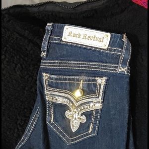 Rock Revival Mid Rise Curvy Bermuda